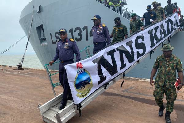 Nigerian Navy impounds boat laden with rice from Cameroun – Daylight ...